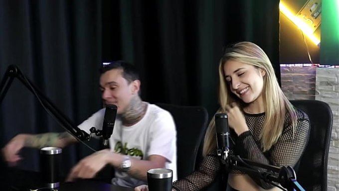 Kız, Adamın Aletini Videoda Gördü Ve Bir Süre Konuşmadılar - Yasmin Pariz & Ktal Vagabundo Do Bom (Sheer/Red)