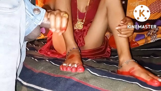 18 Yaşındaki Hintli Kız, Dildo Ile Anal Seksin Tadını Çıkarıyor