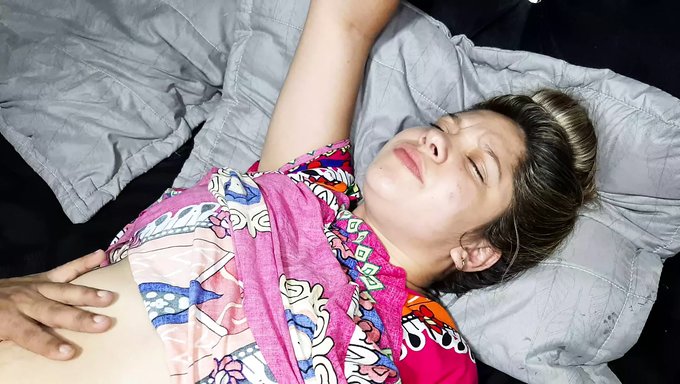 Büyük Kalçalı Milf Cunnilingusun Ve Am Yalamanın Tadını Çıkarıyor