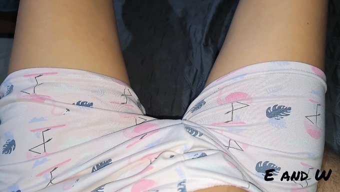 Genç Kız Kamerada Bikini Ile Mastürbasyon Yapıyor