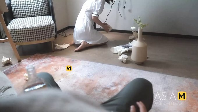 Asyalı Güzellik Xun Xiao Xiao, Bu Orijinal Asya Porno Videosunda Yeteneklerini Sergiliyor