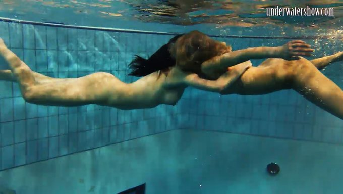 Büyük Göğüslü Oral Seks Sahnesi Yapan Rus Nudist Kızlar