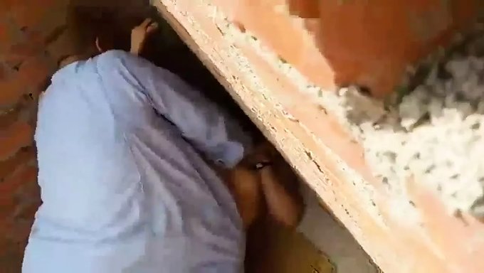 Arap Fahişe Bir Çiftlik Çocuğu Tarafından Beceriliyor