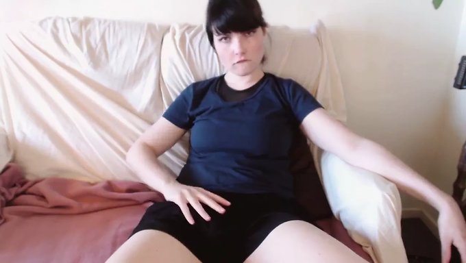 Büyük Göğüsler Ve Büyük Yarağı Gay Strapon Videosunda