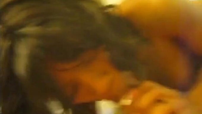 Bakersfield'Daki Siyah Fahişe Amatör Pov Videosunda Spermi Yutuyor
