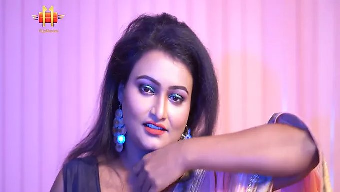 Hintli Milf Sucharita'Nın Saree Ripping'Inin Hd Videosu