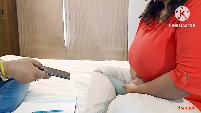 Erkek Arkadaşıyla Seks Hakkında Konuşurken Yakalanan Bir Öğrencinin Hintçe Sesli Videosu