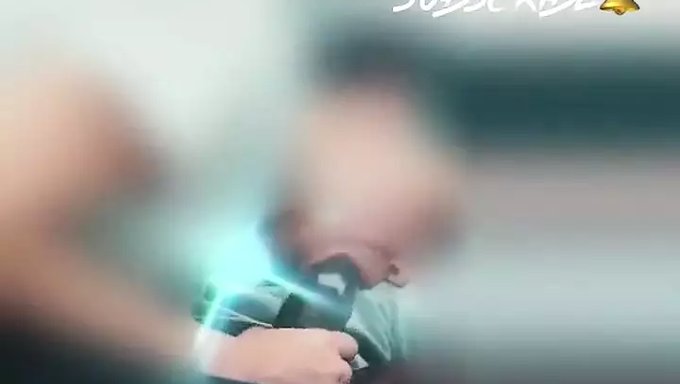 Amatör Adam, Video Oyunu Oynarken Sakso Çekiyor