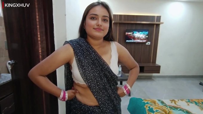 Devar, Bhabhi'Sinden Faydalandı Ve Onunla Sıcak Bir Deneyim Yaşadı.