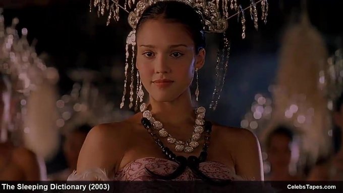 Emily Mortimer Ve Jessica Alba Tutkulu Bir Üçlüde