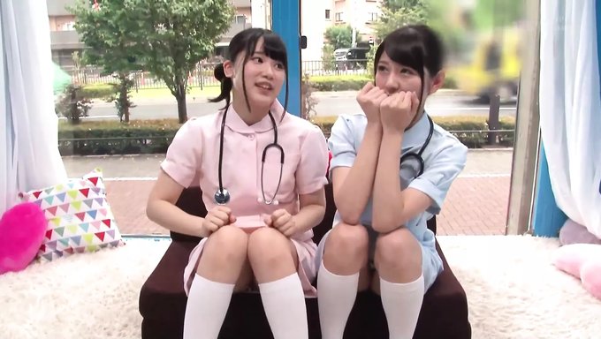 Japon Güzeli Sert Bir El Işi Ve Oral Seks Alıyor