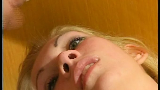 Genç (18+) Amını Yalatıp Götünü Siktiriyor