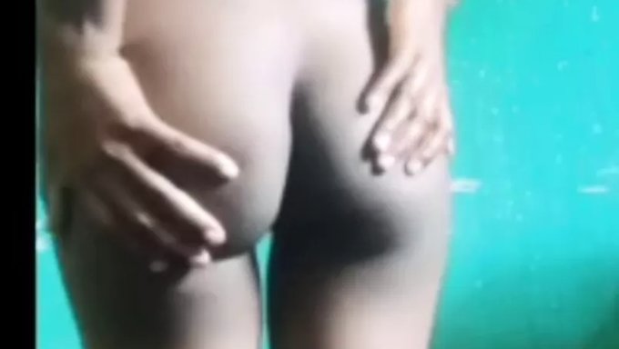 Saree Giyen Hintli Kız Masaj Alıyor Ve Çıplak