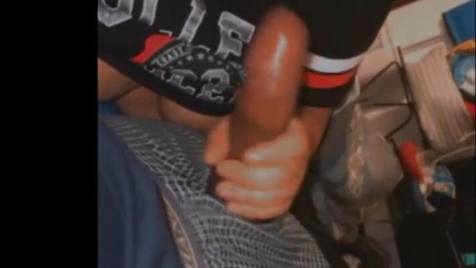 Devasa Üyesini Tatmin Etmek Için Derin Boğaz Yapıyor