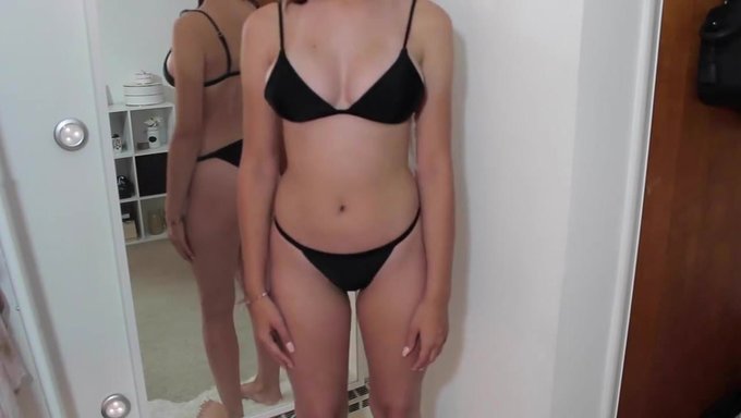 Bikinili Güzel Bir Kadın, Softcore Bir Videoda
