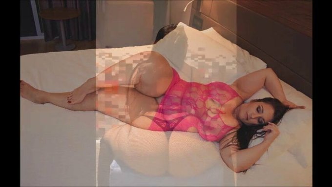 Büyük Doğal Göğüslü Kız Orgazma Kadar Mastürbasyon Yapıyor