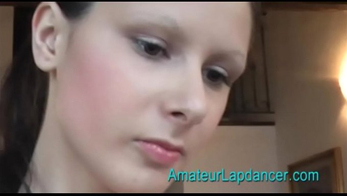 Genç Çek Kızlar Iyi Bir Kucak Dansı Ve Penis Pov Ile Harika Bir El Işi Veriyor.
