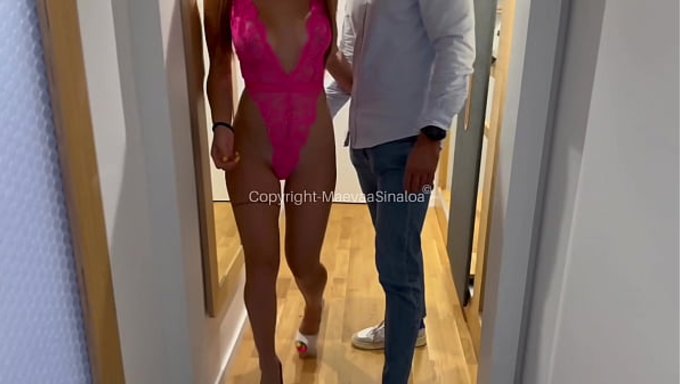 Bordeaux'Lu Bir Abone Beni Beceriyor, Ben De Prezervatifin Içine Spermini Yutuyorum; Tam Bir Cuckold Macerası.