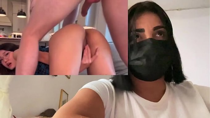 Asyalı Hatun Mastürbasyon Yaparken Yakalanıyor, Sonra Adam Tarafından Götünden Sikiliyor Ve Adam Onu Boşaltıyor.