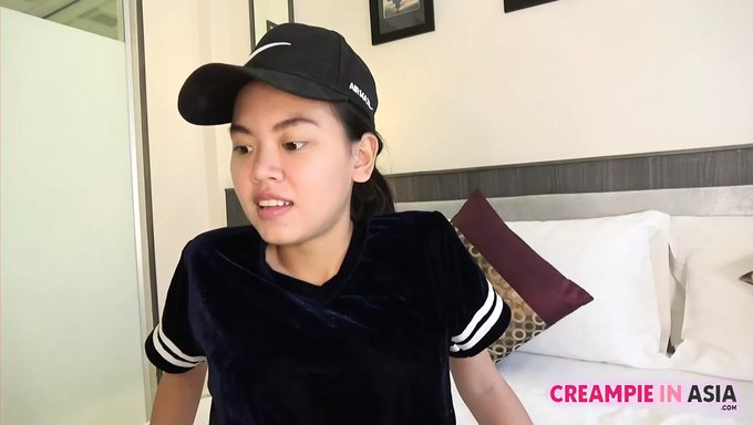 Bu Taylandlı Kızın Videosunda, Boşalma Dolu Amcık Ve Büyük Yarak Eylemi