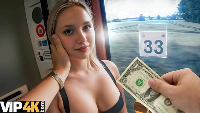 Tren Istasyonunda Sarışın Bir Hatun Avcı Tarafından Kaçırıldı Ve Işler Iyice Kızıştı.