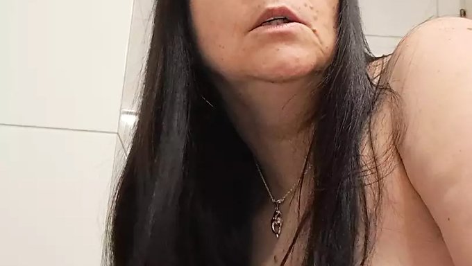 Tüylü Bir Milf'Te Penis Penetrasyonu