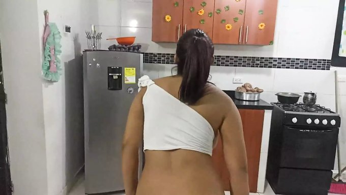 Büyük Doğal Göğüsler Ve Popo Bu Pov Kolombiyalı Karısında Beceriliyor