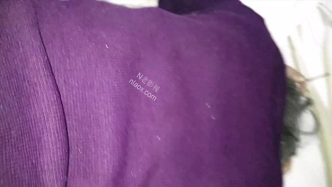 Ince Asyalı Milf, Yakışıklı Bir Adam Tarafından Beceriliyor