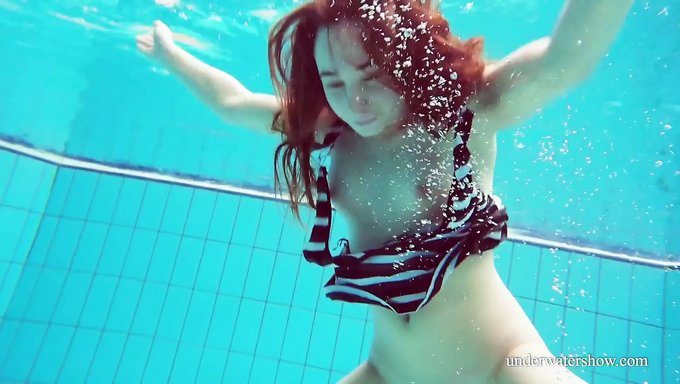 Nina Mohnatka'Nın Sıcak Ve Seksi Performansı
