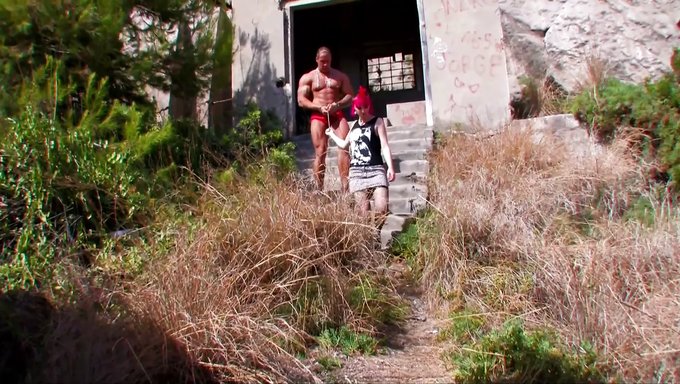 Dövmeli Ve Sıkı Fransız Bebek Ağzına Boşalıyor