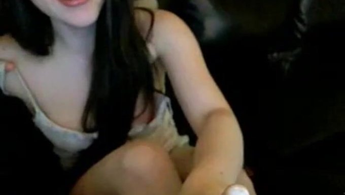 Esmer Güzelin Web Kamerasında Dildo Ile Vahşi Orgazm Yolculuğu