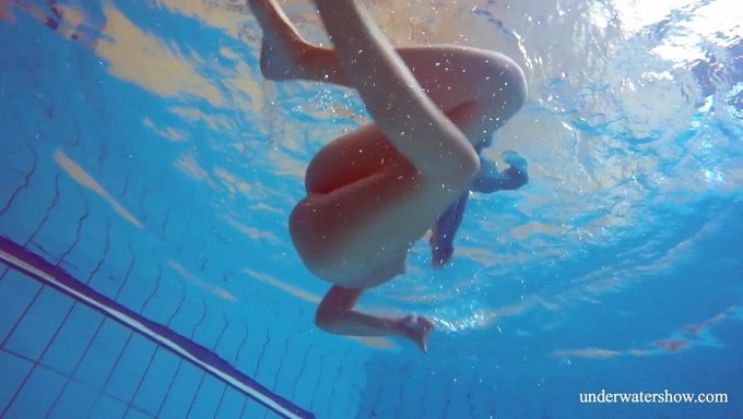 Tüylü Esmer Genç (18+) Islanır Ve Vahşi Olur