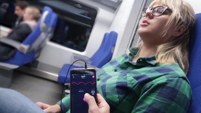 Halka Açık Bir Ortamda Benimle Mastürbasyon Yap