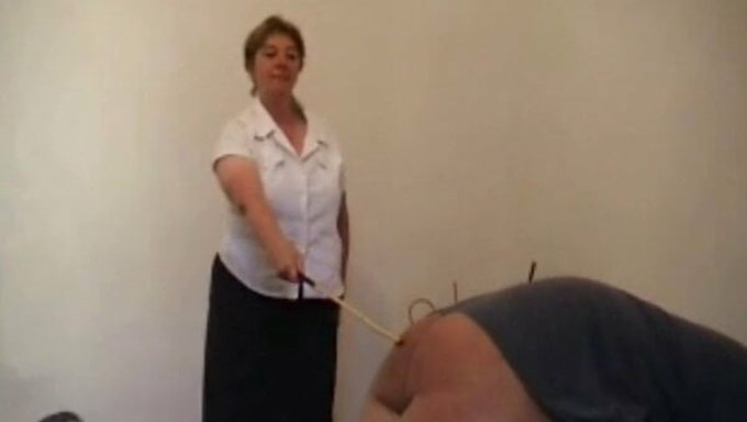 Milf, Baston Ile Kontrolü Ele Alıyor