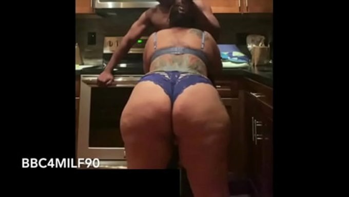 Dövme Kaplı Latin Milf Fancy Tulsa'Nın Tutkulu Irklararası Karşılaşması.