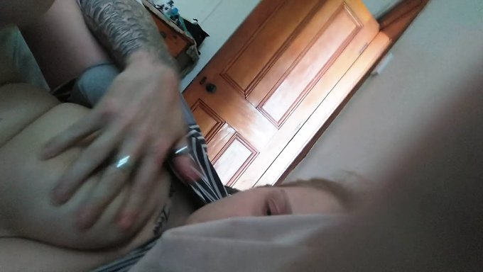 Büyük Göğüslü Kadının Arkasından Seks