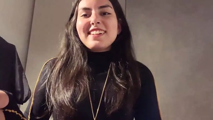 Amatör Genç Kız Büyük Popolu Anal Creampie Alıyor