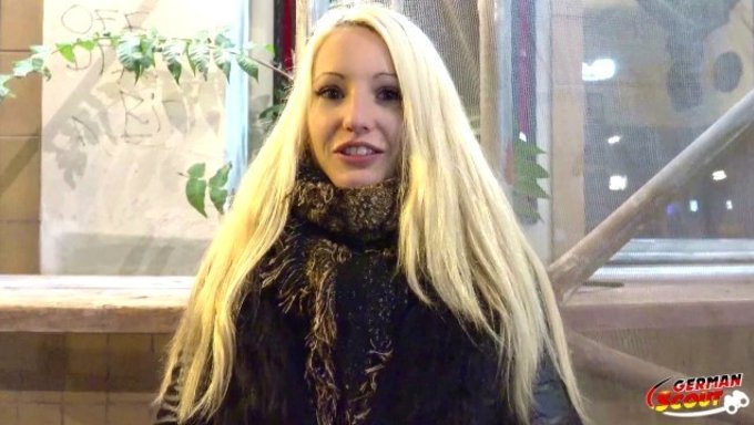 Alman Genç Kız, Model Seçmeleri Sırasında Sikiş Ve Anal Oyun Hakkında Konuşuyor