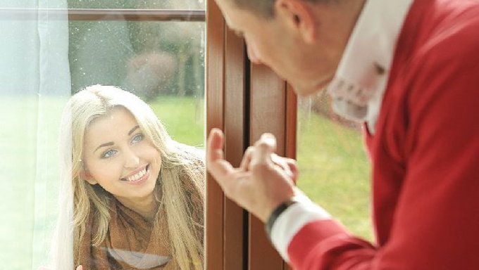 Genç (18+) Hd'De Nazik Bir Beyefendi Tarafından Kayboluyor Ve Kurtarılıyor