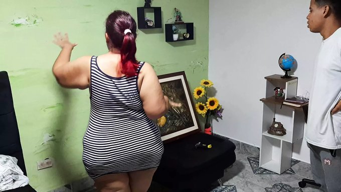 Genç Ve Olgun Bir Kadınla Sakso Ve Derin Penetrasyon