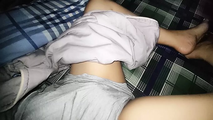 Vintage Üvey Kız Kardeşinin Islak Pantolon Sürprizi