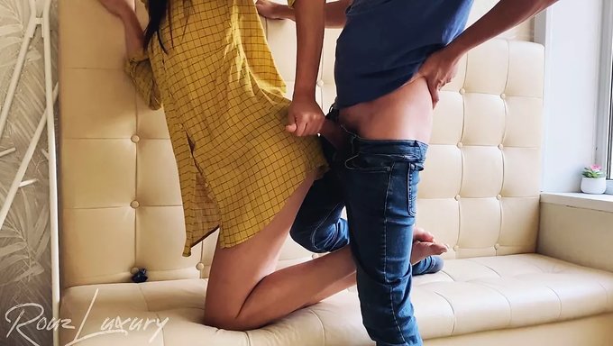 Yeni Bir Porno Modeli, Sıcak Bir Boşalma Için Onu Geri Teklif Etti.