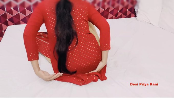 Gerçek Hindi Videosunda Sıkı Amcık Parmaklanarak Orgazm Oluyor