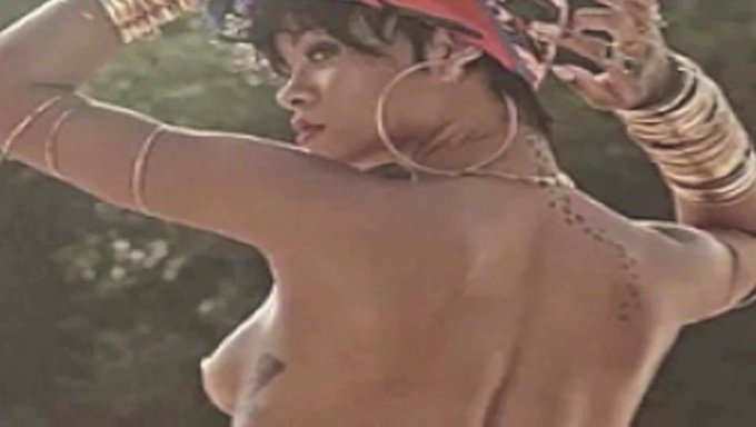 Rihanna'Nın Büyük Poposu Ve Çıplak Amı Sergileniyor