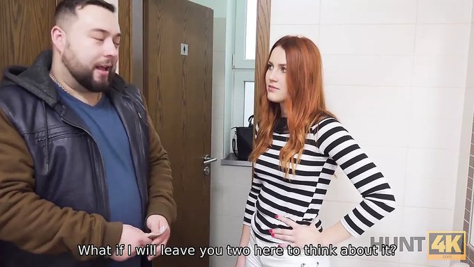 Karısı Satın Alındıktan Sonra Alışveriş Merkezinde Sikişiyor