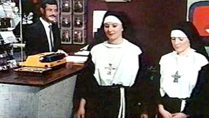 Büyük Göğüslü Nymfolar: Klasik Bir Hardcore Film