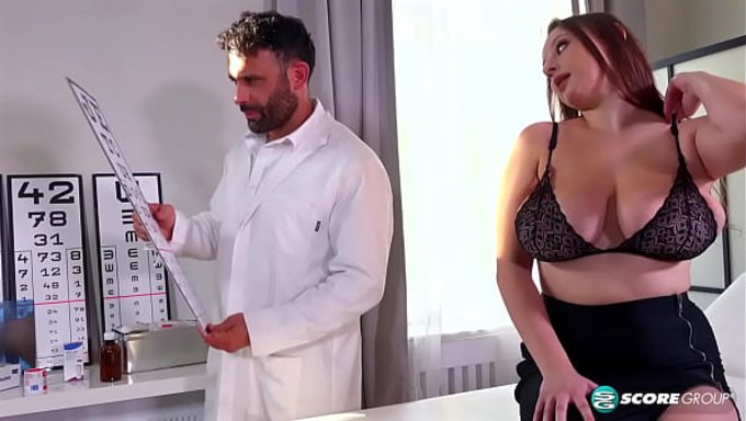 Doktor, Amber Bloom’un Amını Ve Götünü Ateşli Bir Buluşmada Inceliyor.