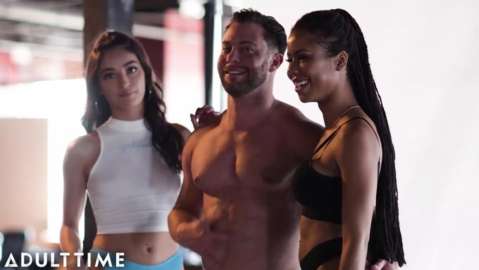 Üç Ateşli Porno Yıldızı Emily, Kira Ve Seth Ile Süper Güzel Bir Üçlü Seks