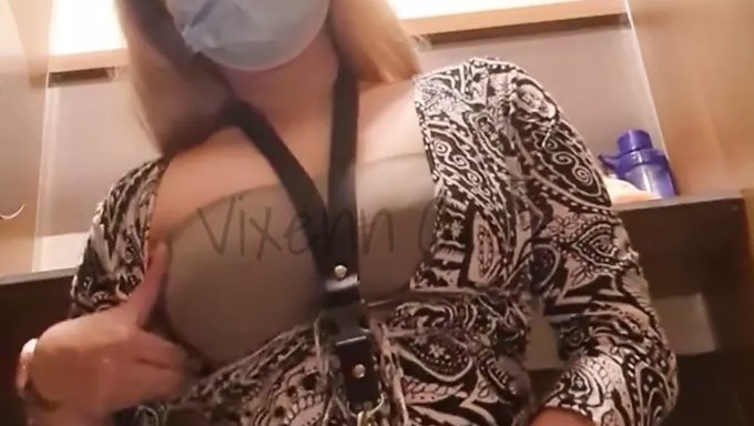 Asyalı Çağrı Merkezi Ajanın Ofis Parmağı Ve Dildo Mastürbasyonu
