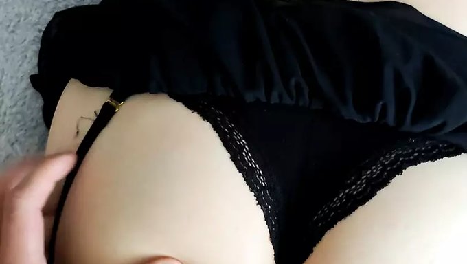 Islak Ve Vahşi: Karımın Doğal Amcığı Arkadan Sikişiyor